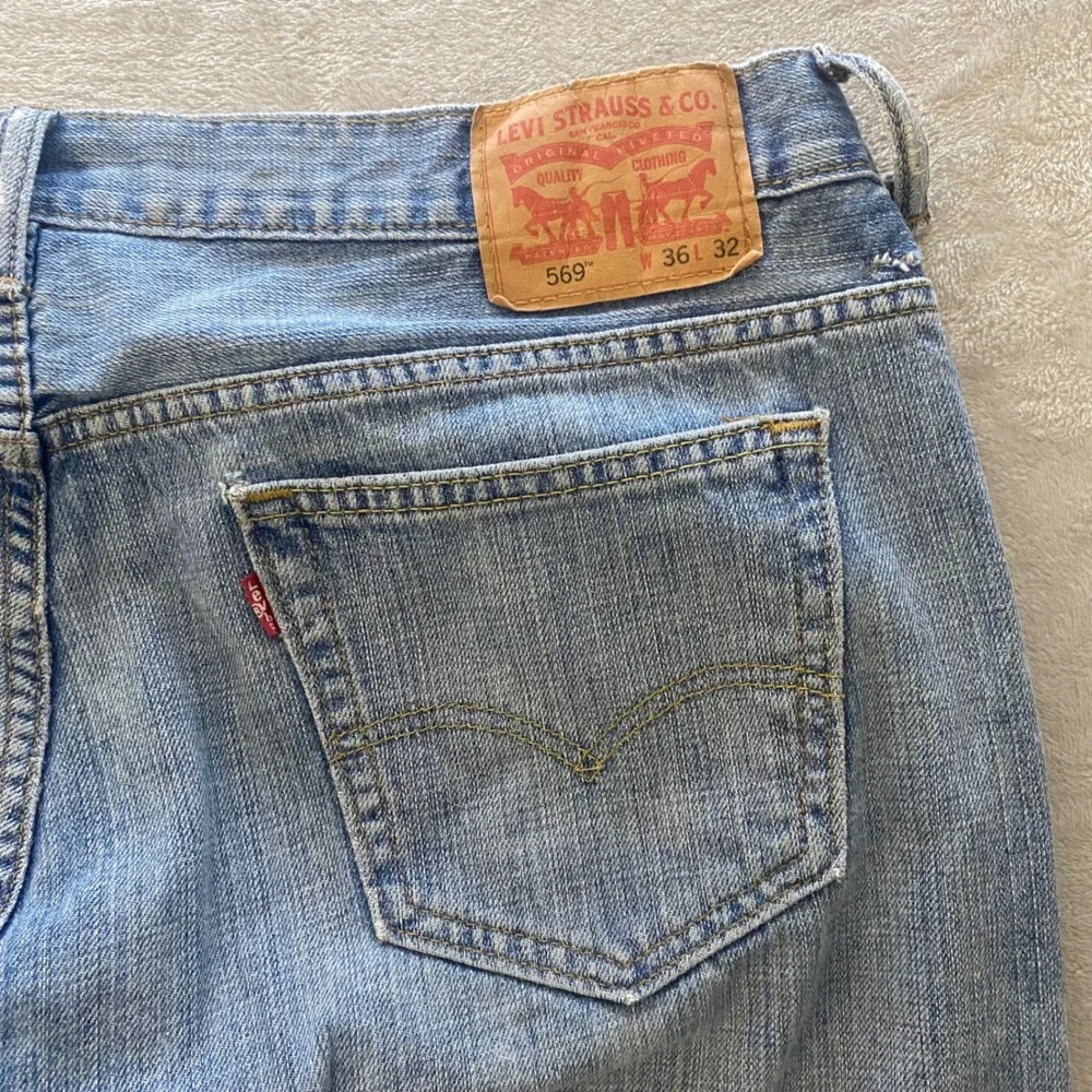 Levis 569 Loose Straight Leg Jeans Mens 36x32 Blue Medium Wash Distressed Denim